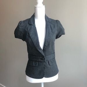 Short sleeve fitted blazer with ruching
